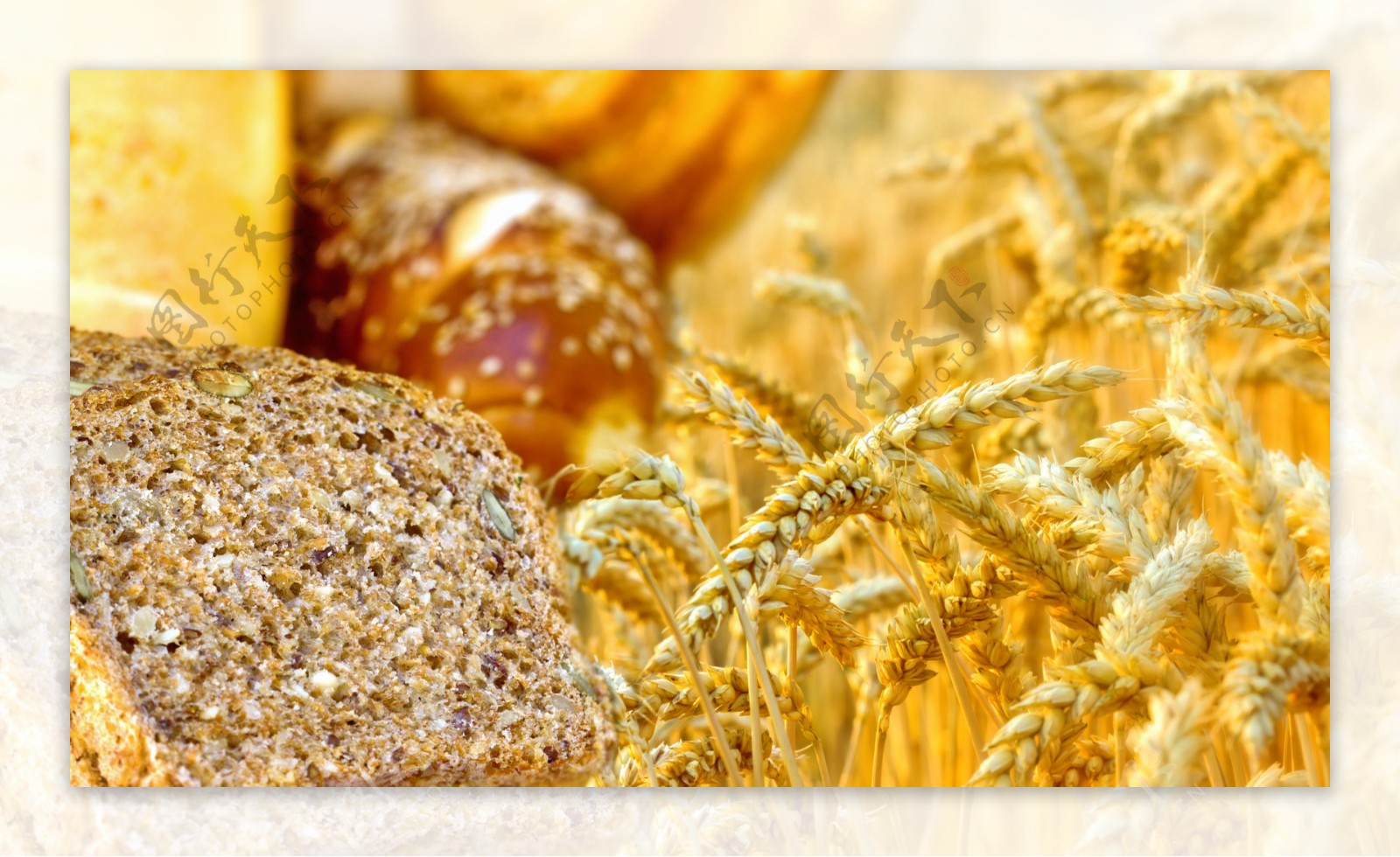 金色麦穗与面包图片