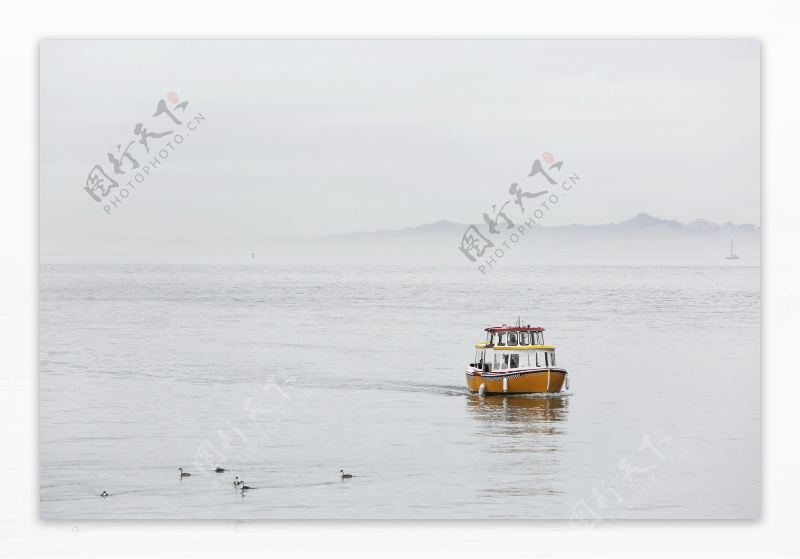 海上轮船风景图片