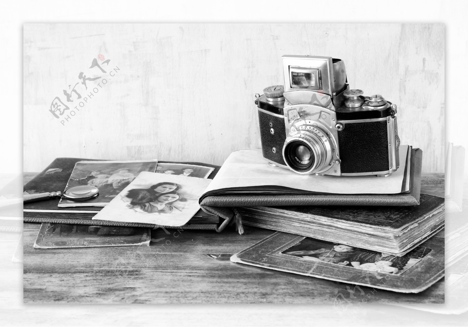 黑白照片与复古相机