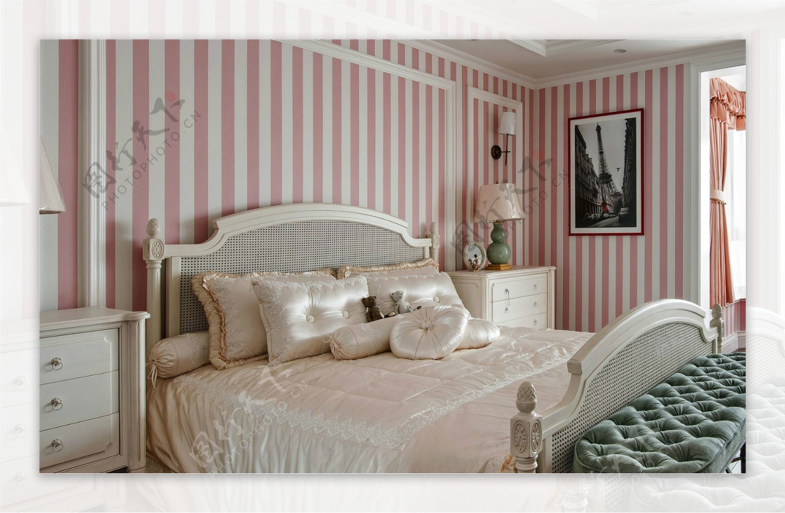 粉色卧室大床背景墙设计图