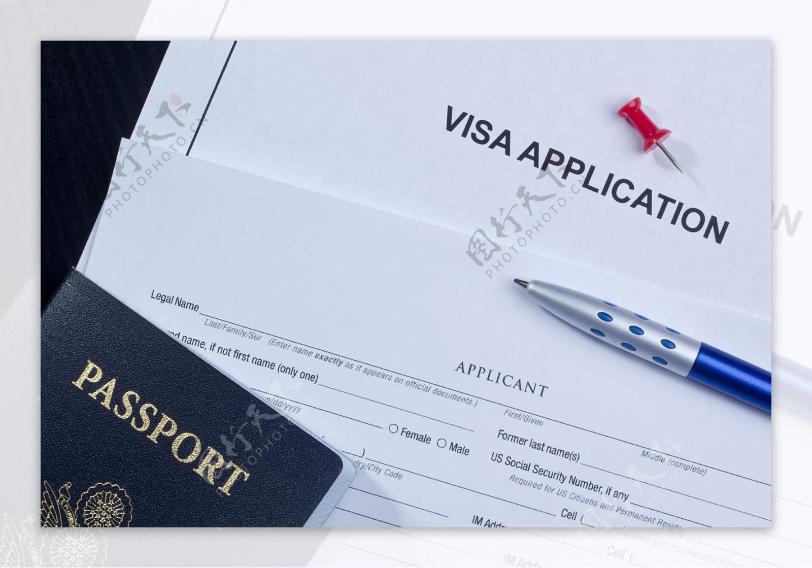 护照证件和笔图片