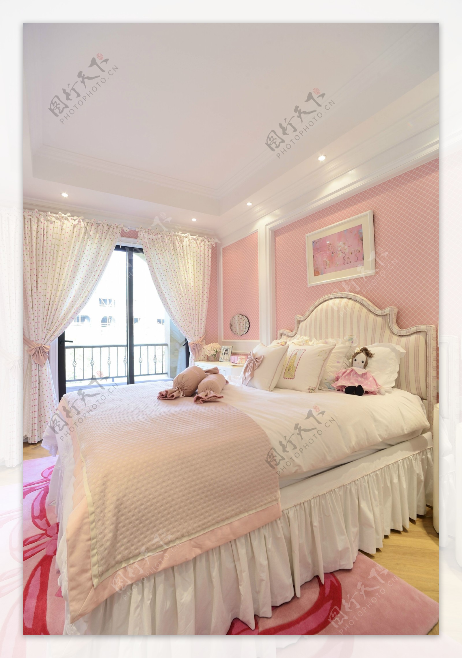 粉色可爱儿童房卧室装修效果图_蛙客网viwik.com