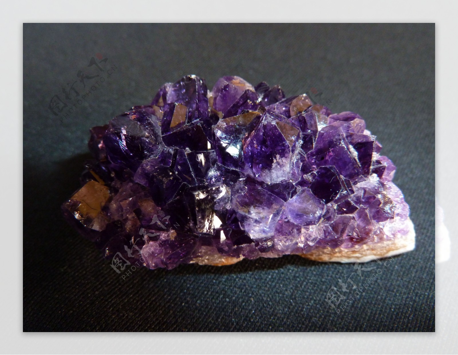 天然紫水晶石图片