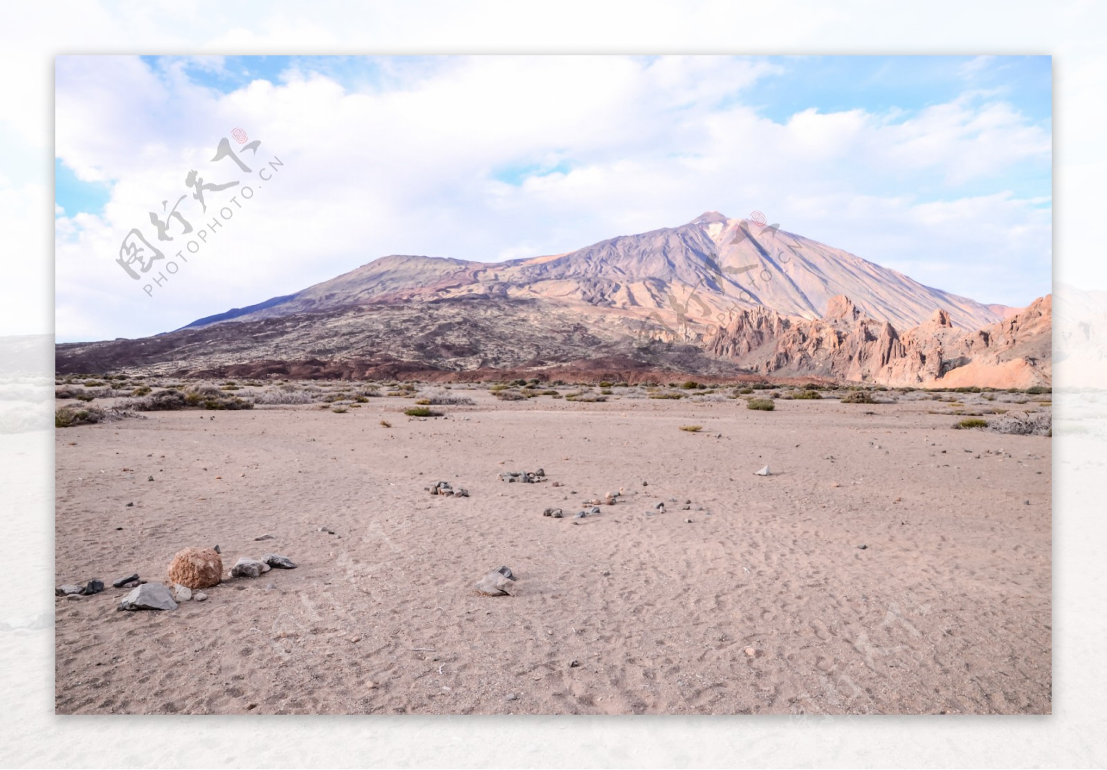 沙漠山峰美景图片