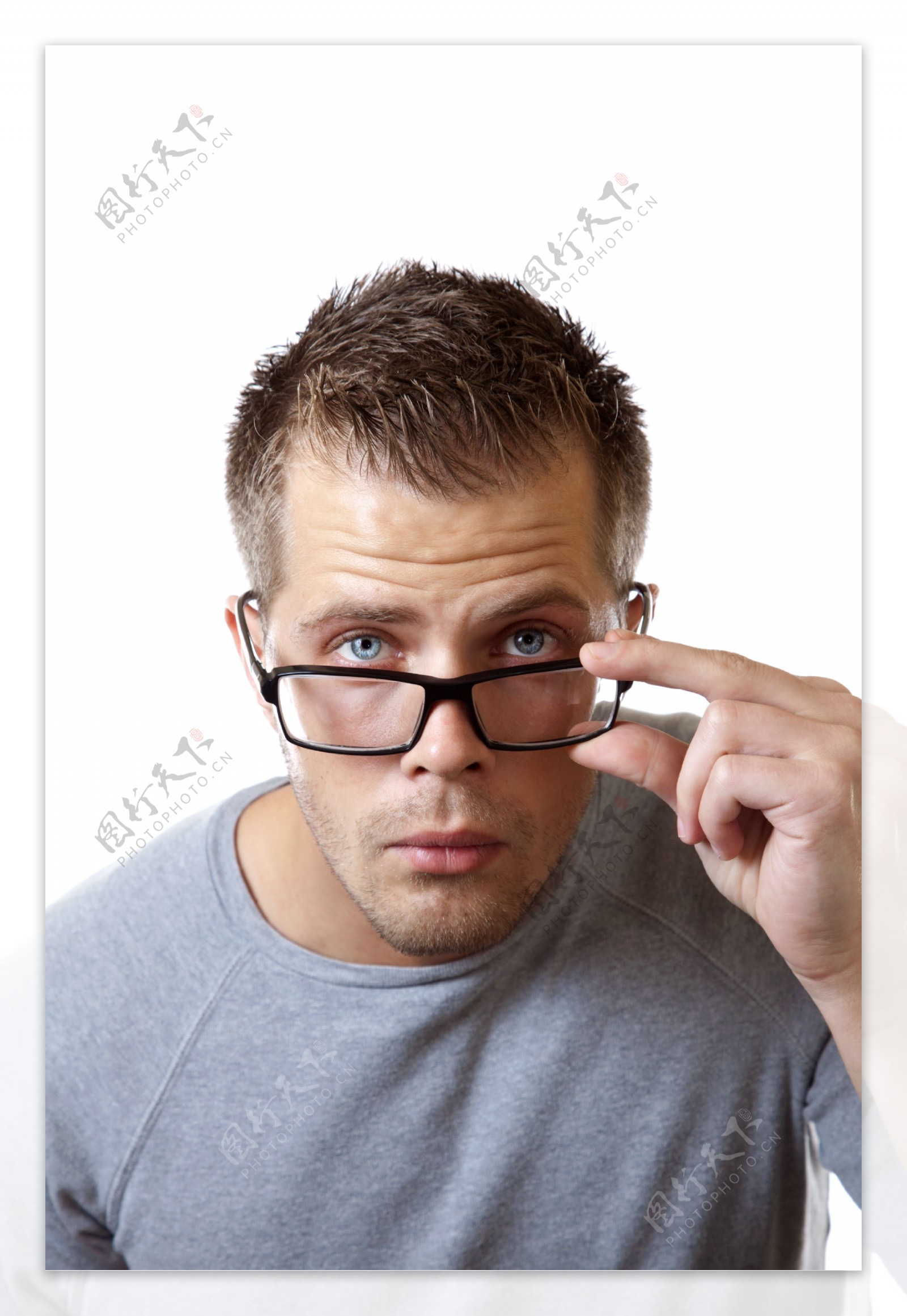 戴眼镜的男人图片