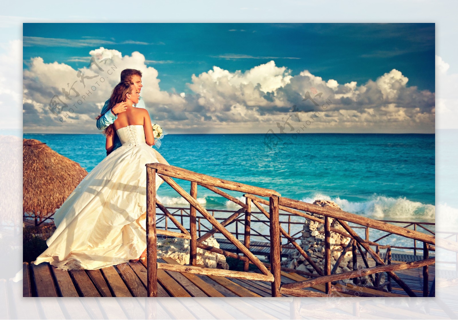 海边情侣婚纱照图片