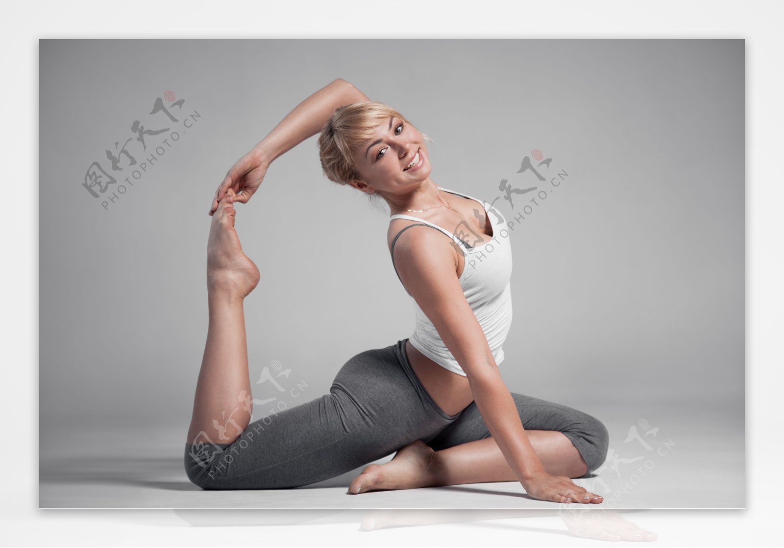 练瑜伽的性感美女图片