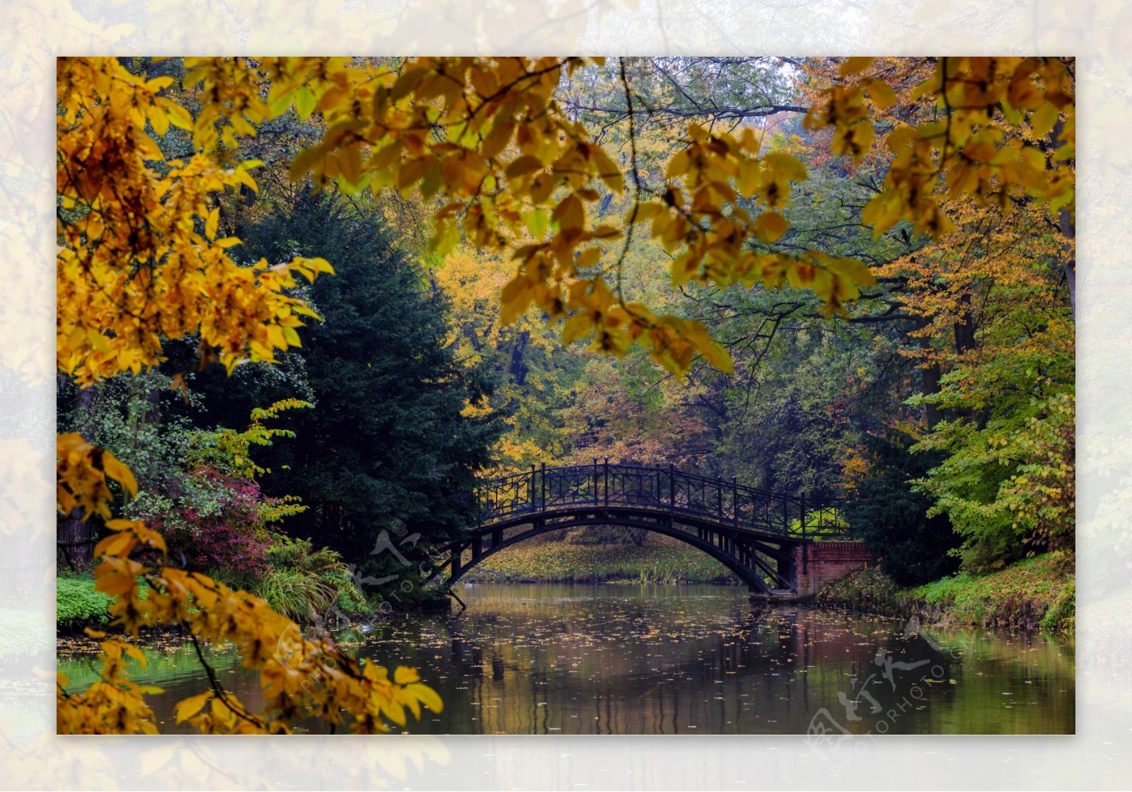 秋天小河桥梁风景图片