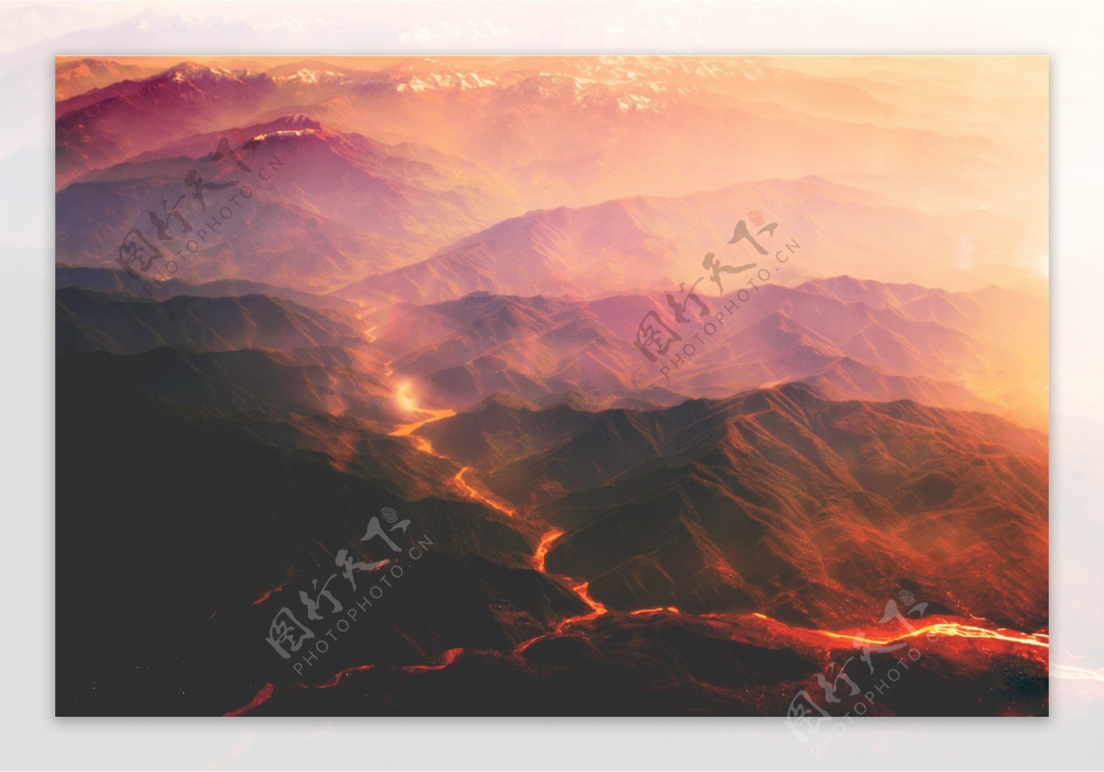 高清燃烧火山图片