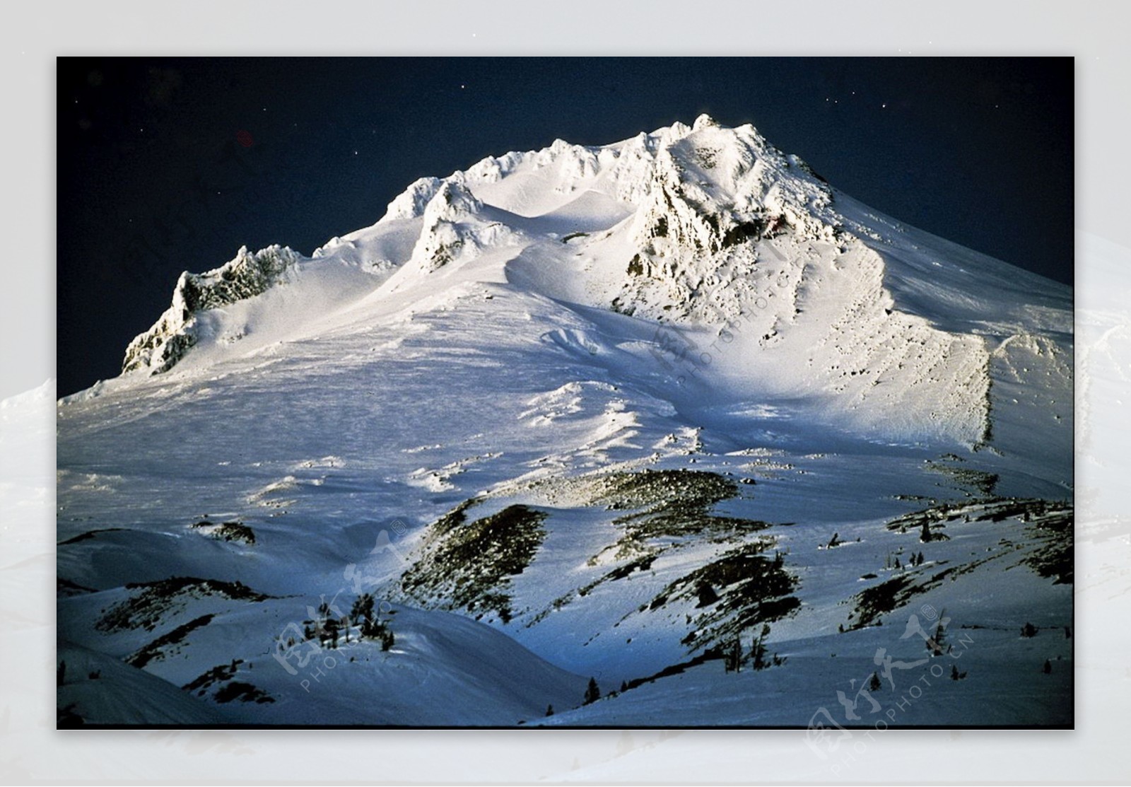 新疆雪山风景图片