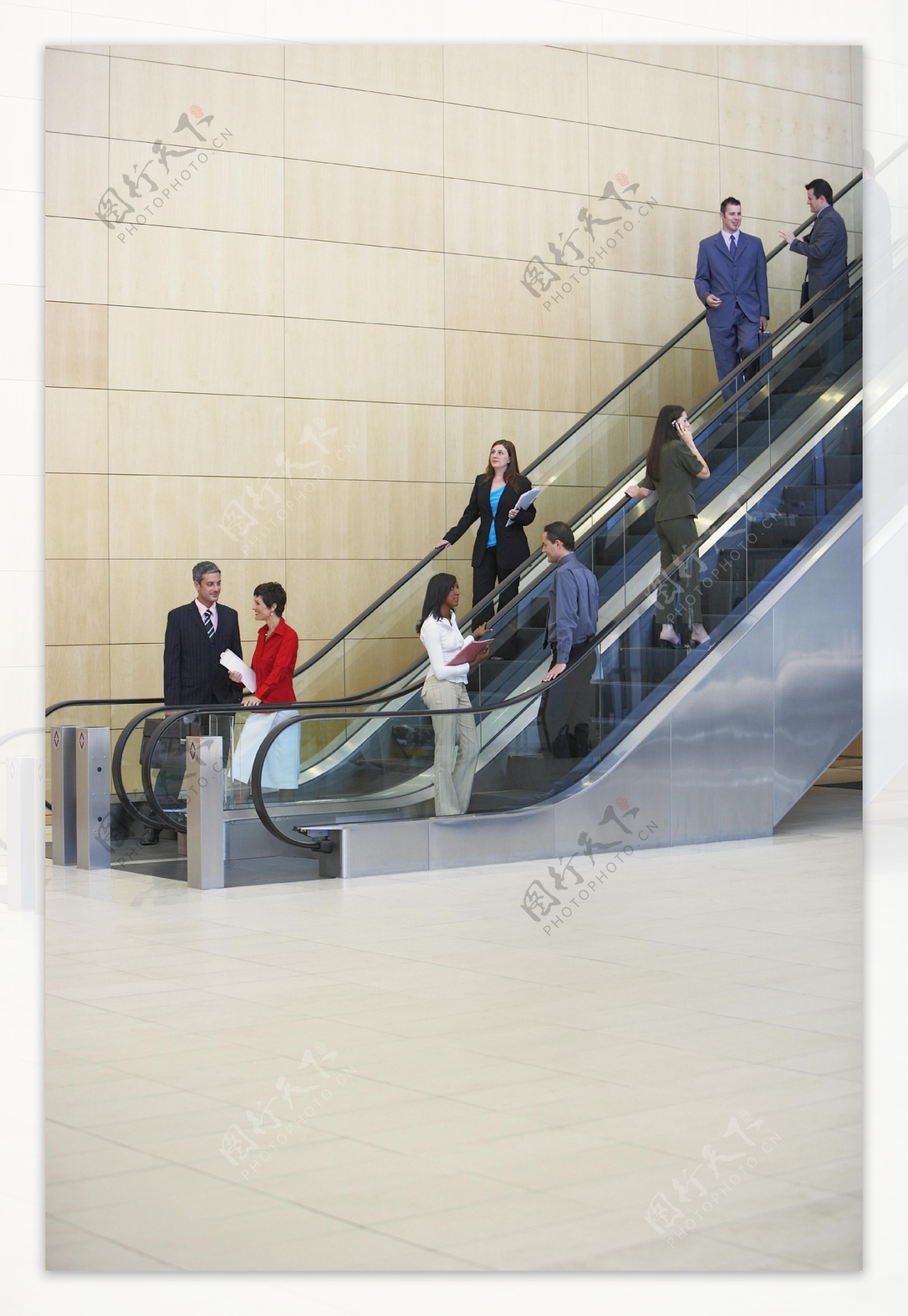 乘电梯的职业人物图片