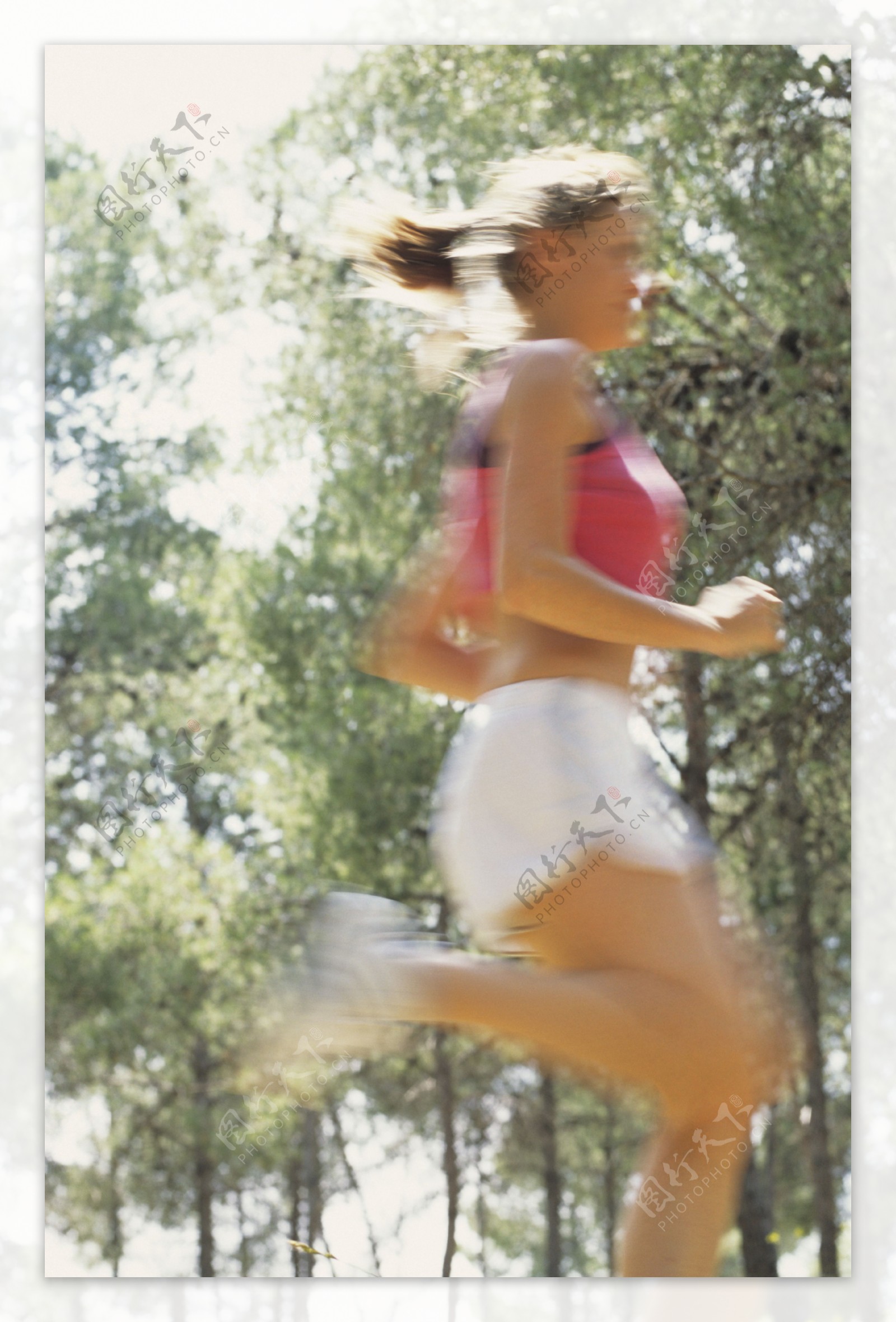 健身房 室内跑步机 美女 性感好看身材4k手机壁纸竖屏美女2160x3840_图片编号330954-壁纸网
