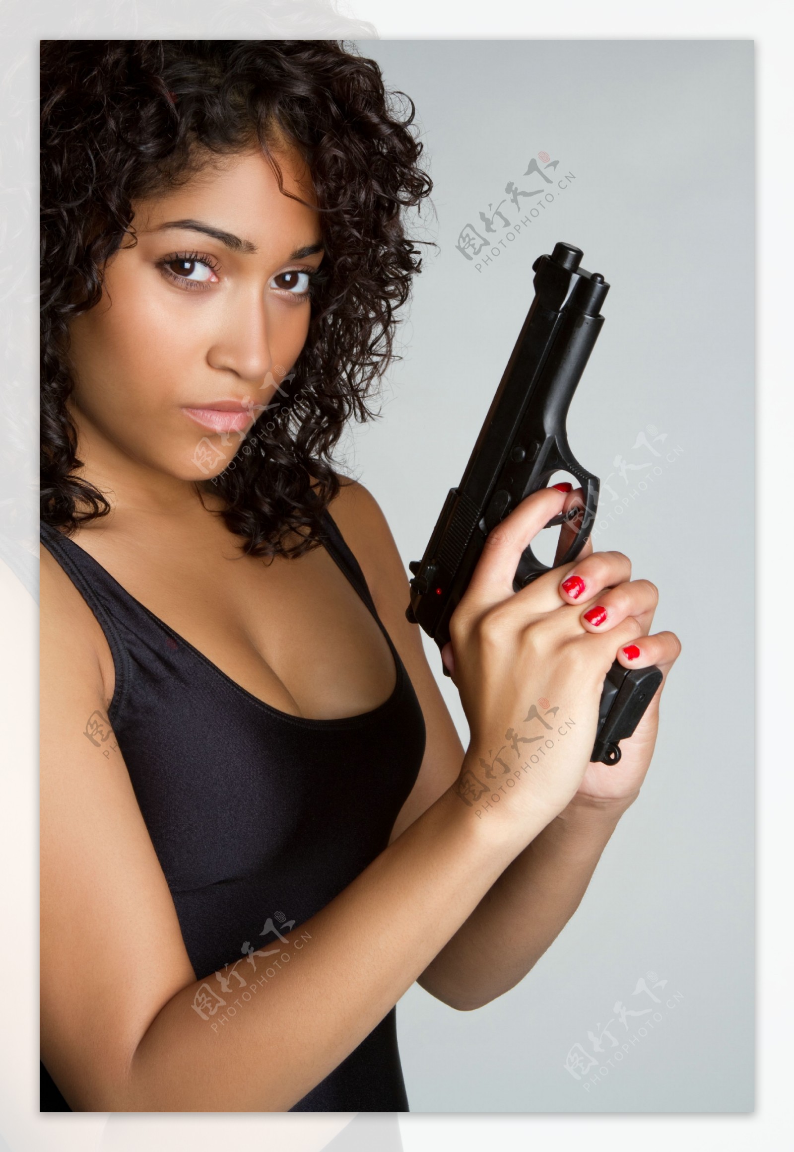 拿着枪支的性感女人图片