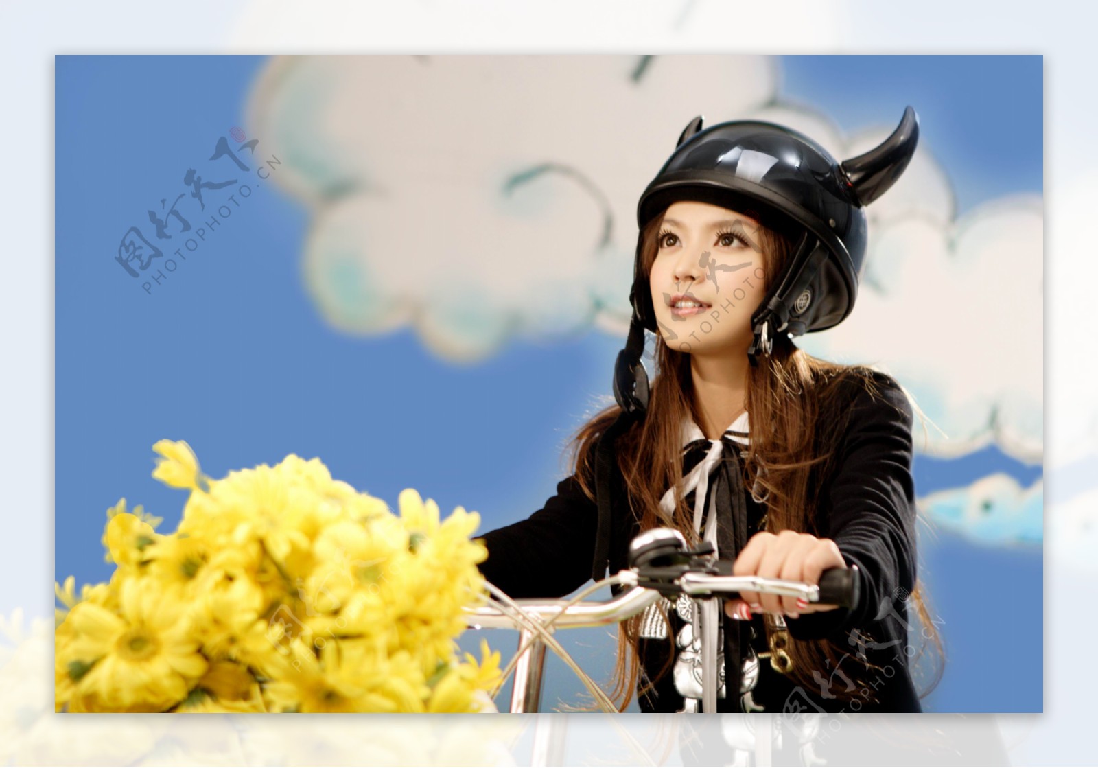 单车少女图片