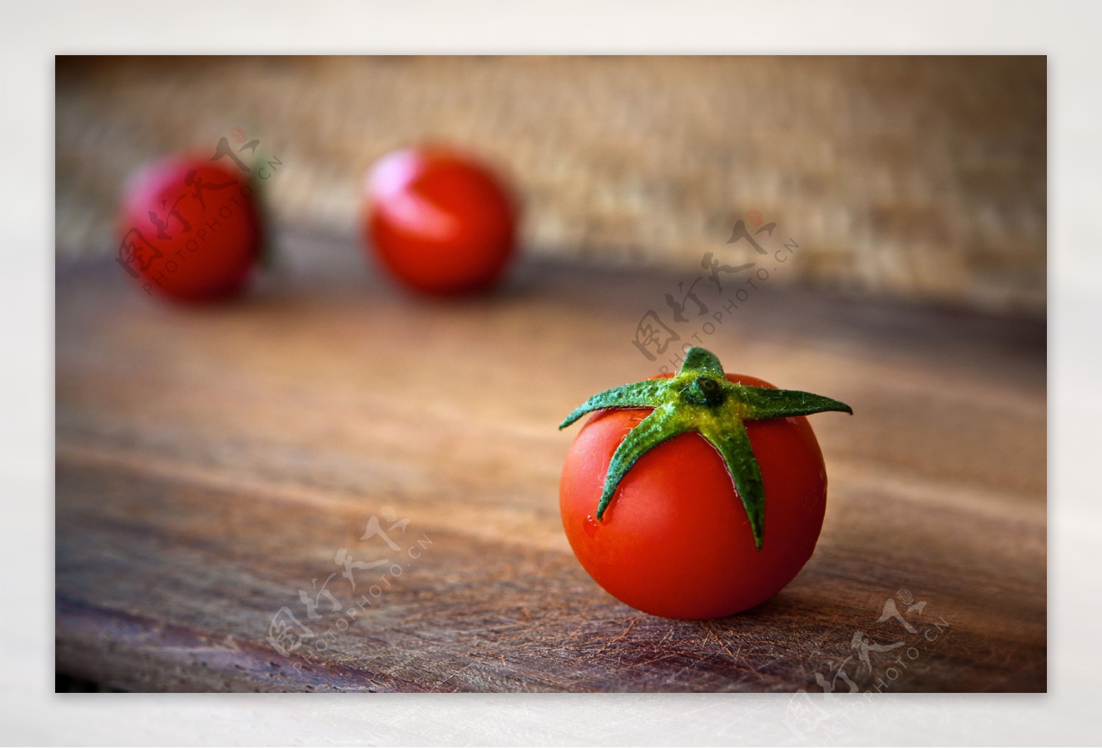 新鲜红色小番茄图片