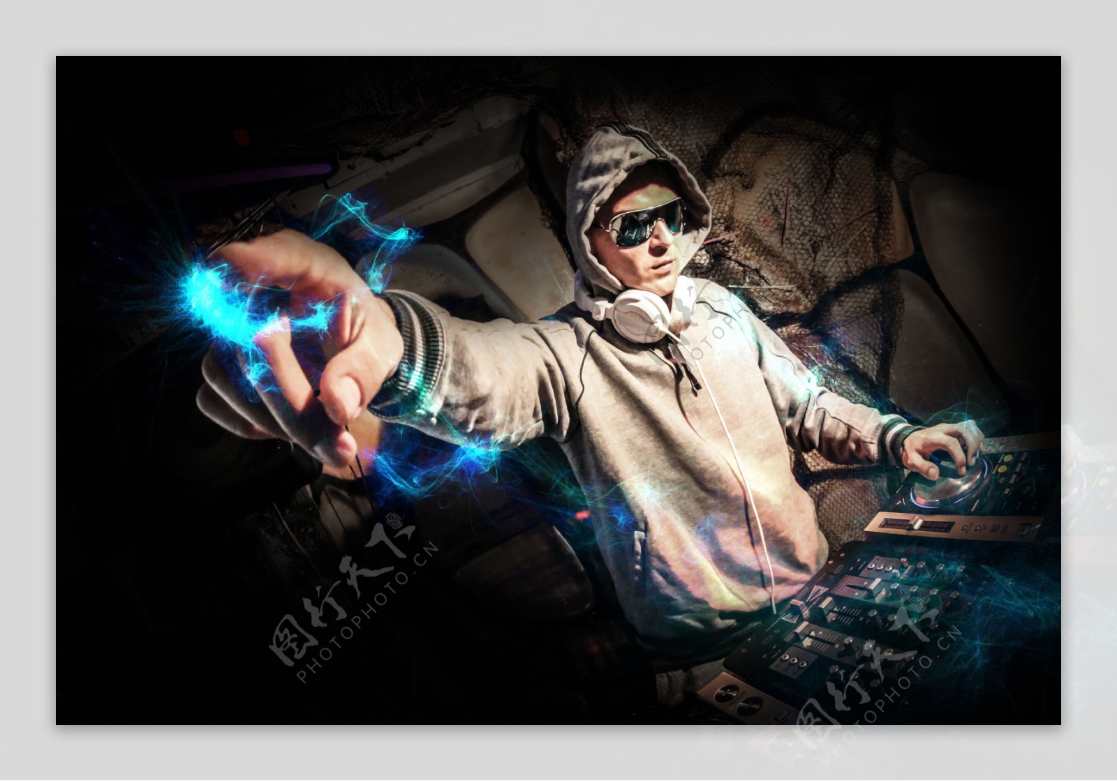 DJ音乐青年图片