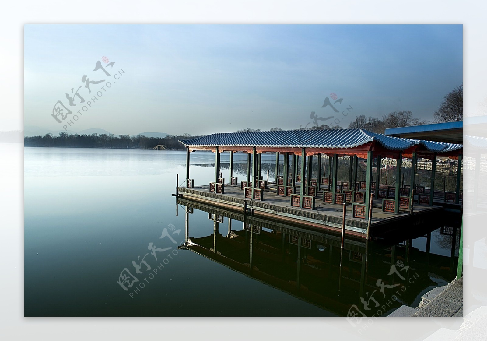 圆明园湖景图片