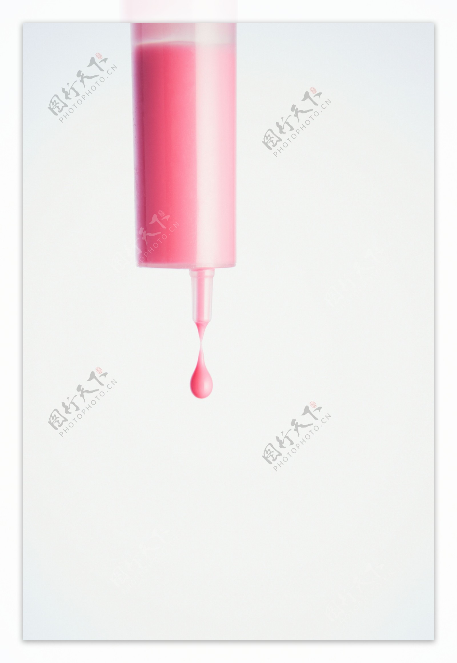 针管内的粉色液体图片