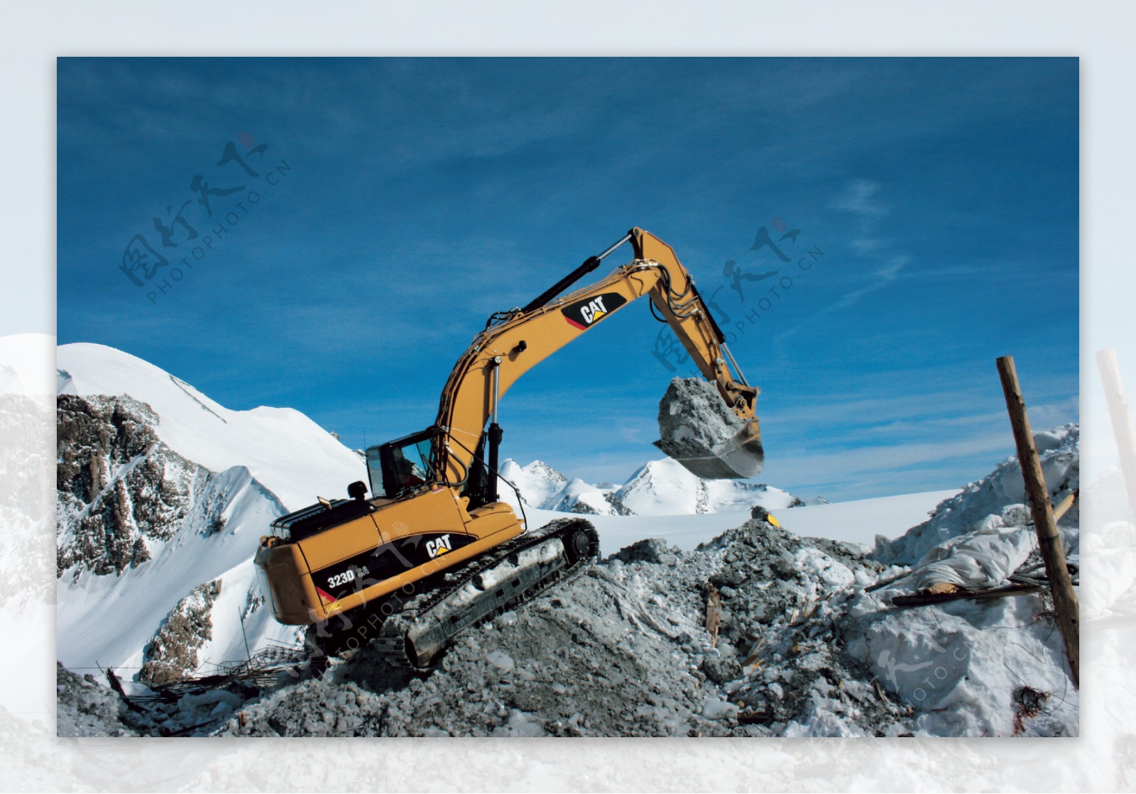 卡特CAT323D雪山工作照片图片