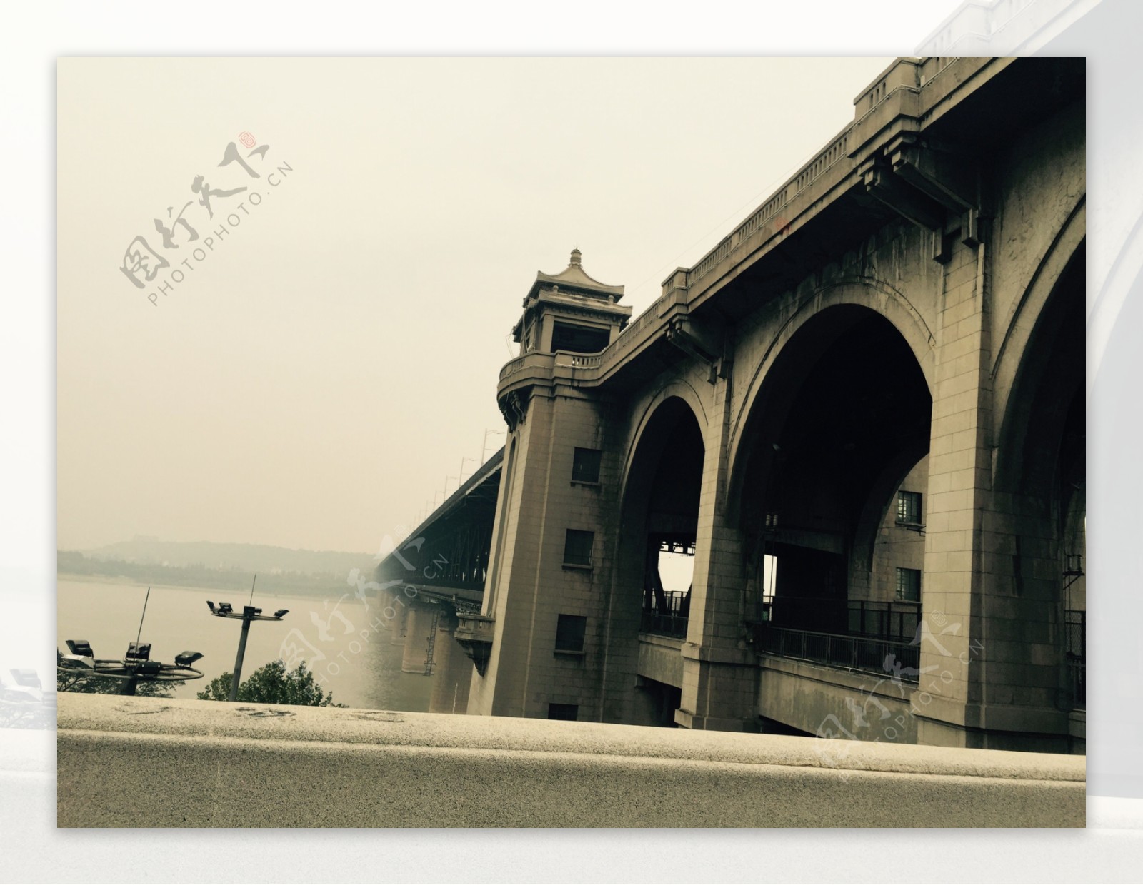 长江大桥的早晨图片
