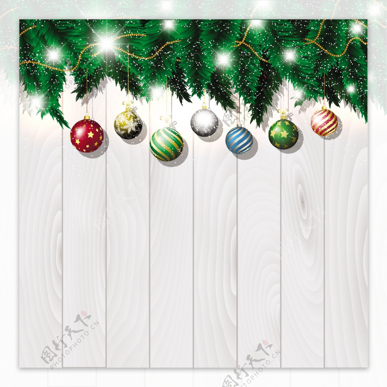 圣诞球和木板背景图片