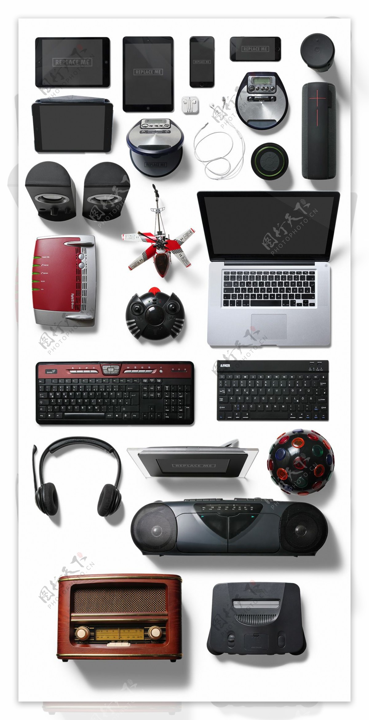 科技时尚产品电脑音箱键盘耳机平板俯视图