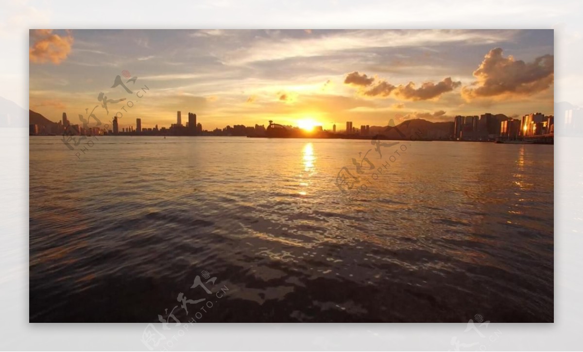 实拍大气夕阳下的海湾视频素材