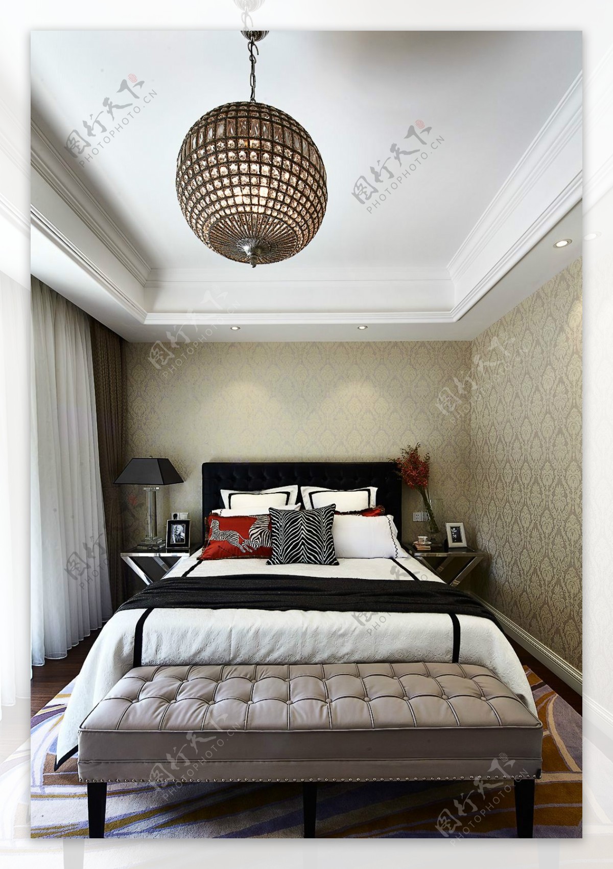 现代时尚卧室白色窗帘室内装修效果图