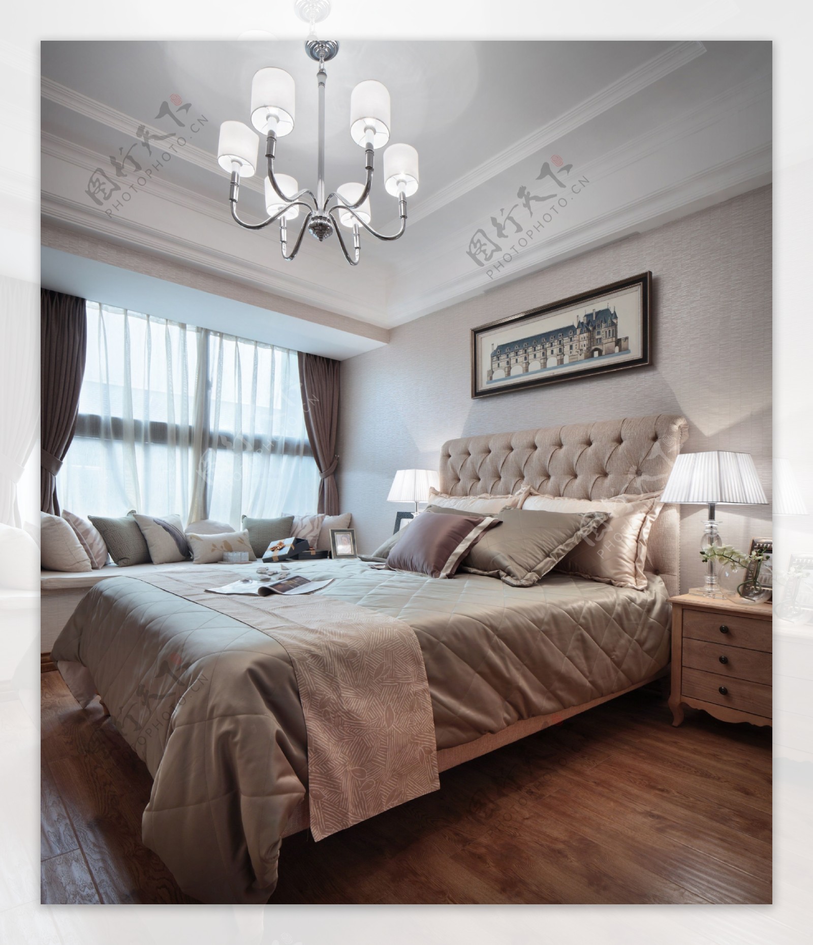 现代时尚卧室素色床品室内装修效果图