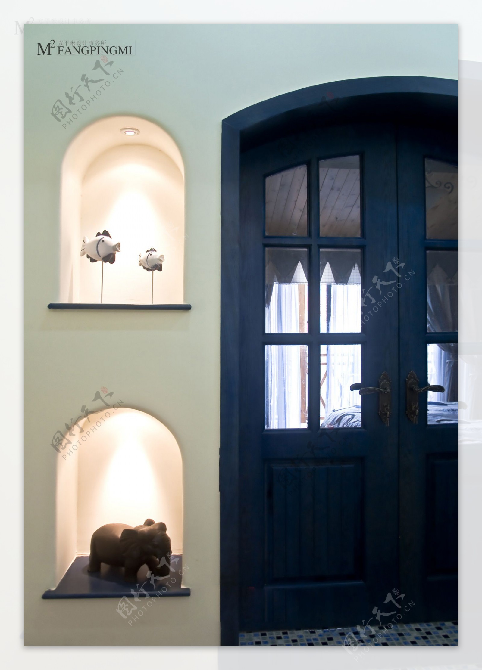 田园风格蓝色拱形门客厅室内装修效果图