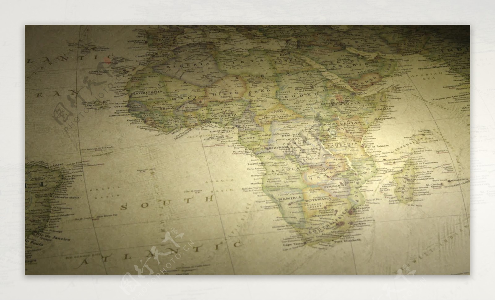 浏览一张横跨非洲的老式地图