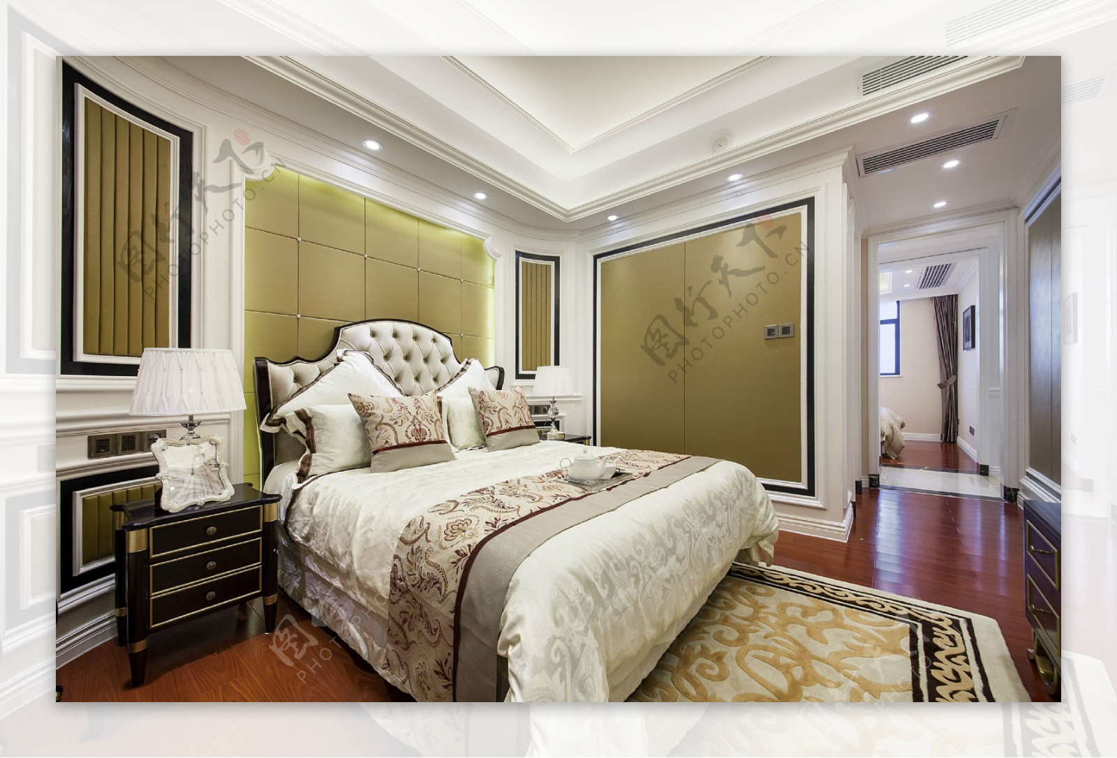 现代现代时尚都市卧室金边花纹地毯室内装修