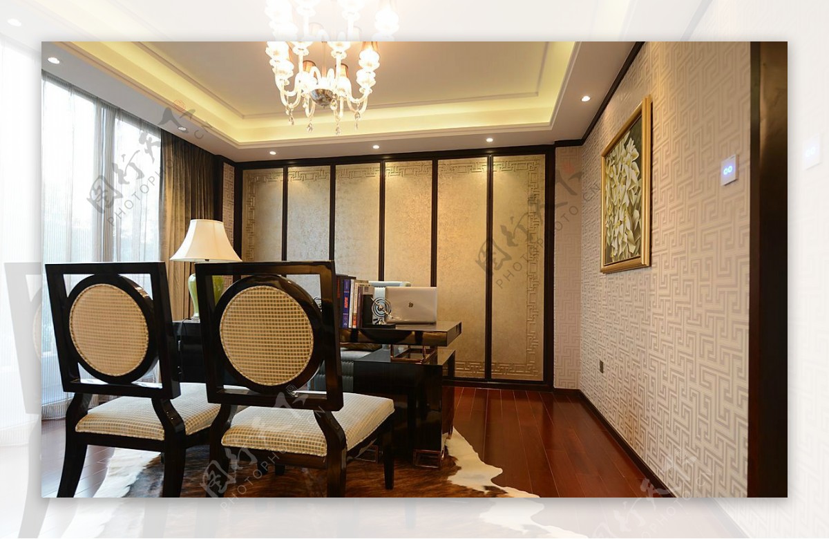 中式时尚客厅杏色裂纹壁纸室内装修效果图