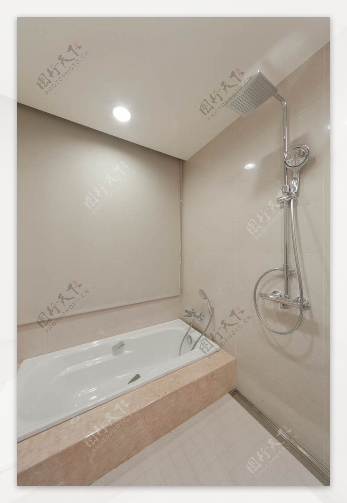 现代浴室杏色浴缸室内装修效果图