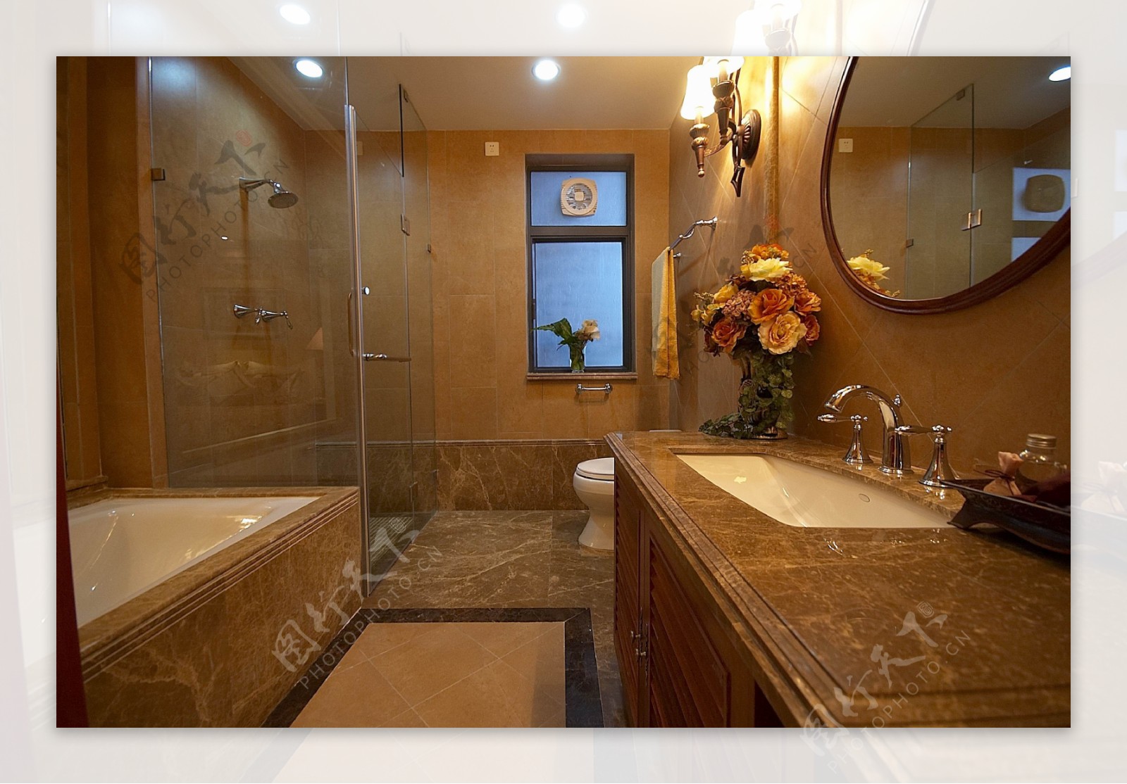 现代黄褐色背景墙卫生间室内装修效果图