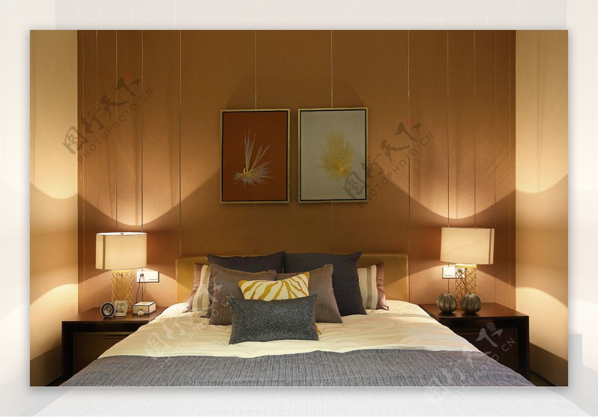 日式清新卧室褐色背景墙室内装修效果图