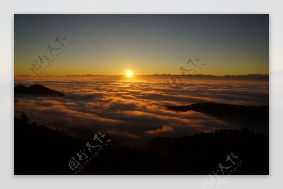 夕阳下的云海风景