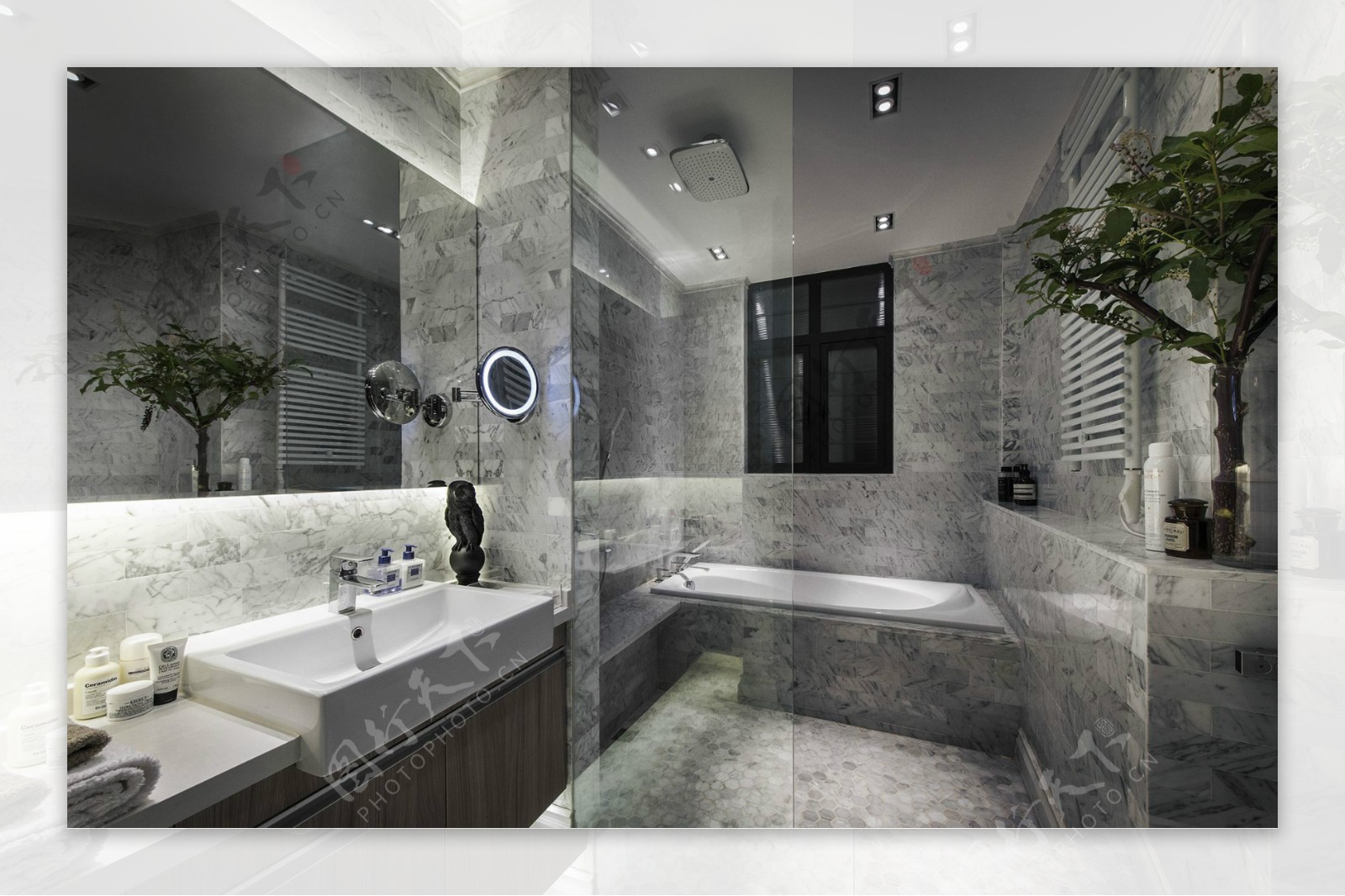卫生间淋浴玻璃隔断装修设计展示—现代风格玻璃隔断图片-家居美图_装一网装修效果图