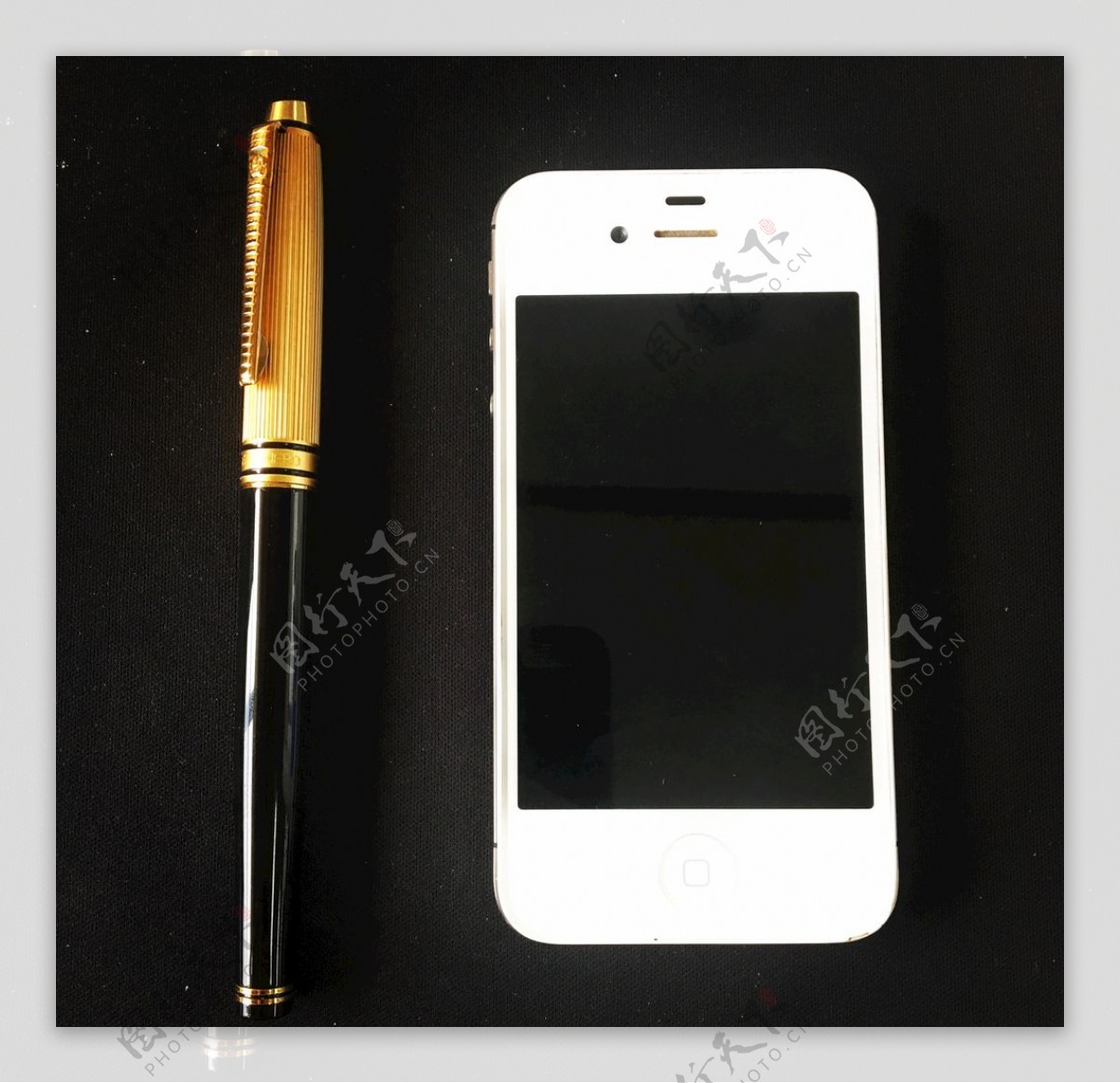 手机和钢笔