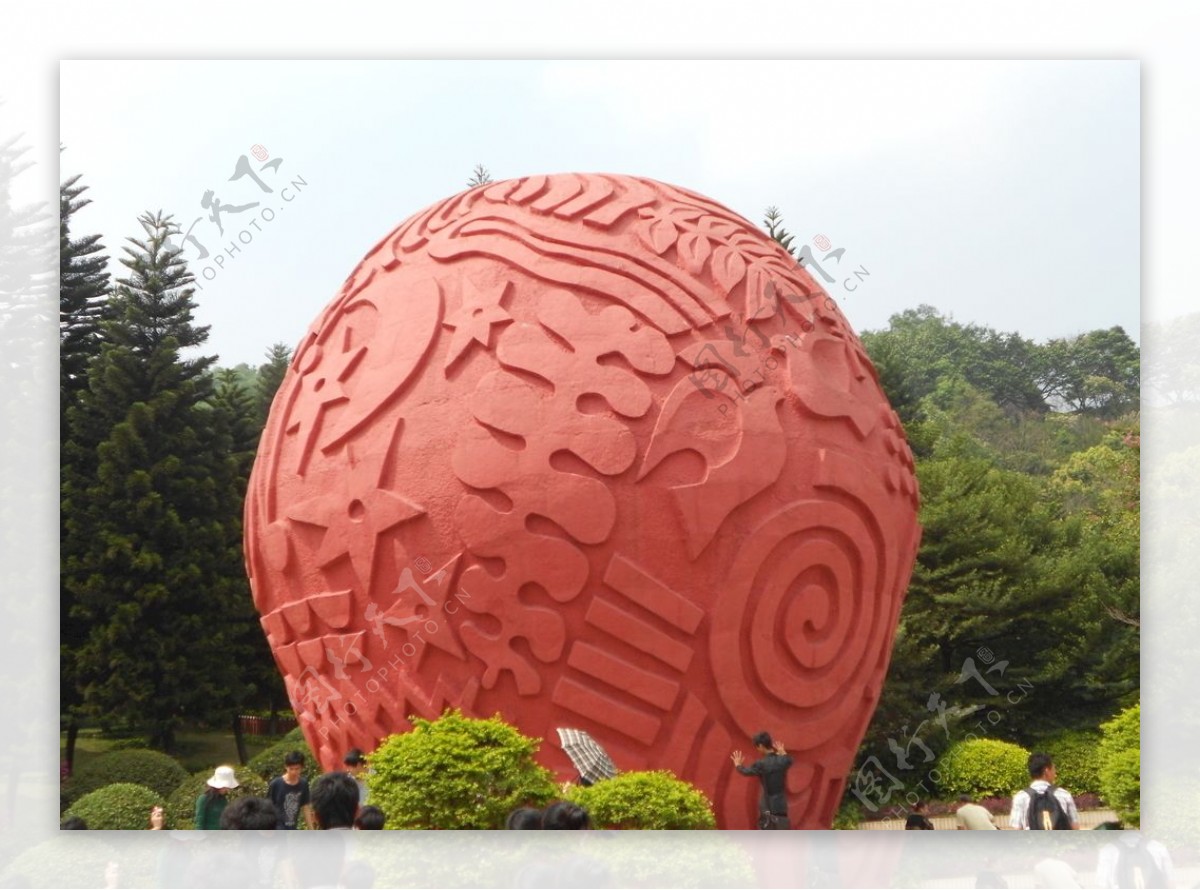 巨球雕塑