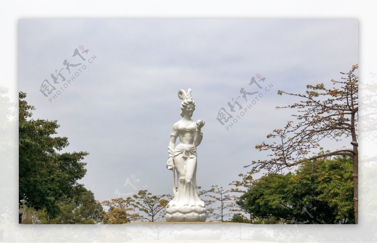 莲花仙子白色雕像