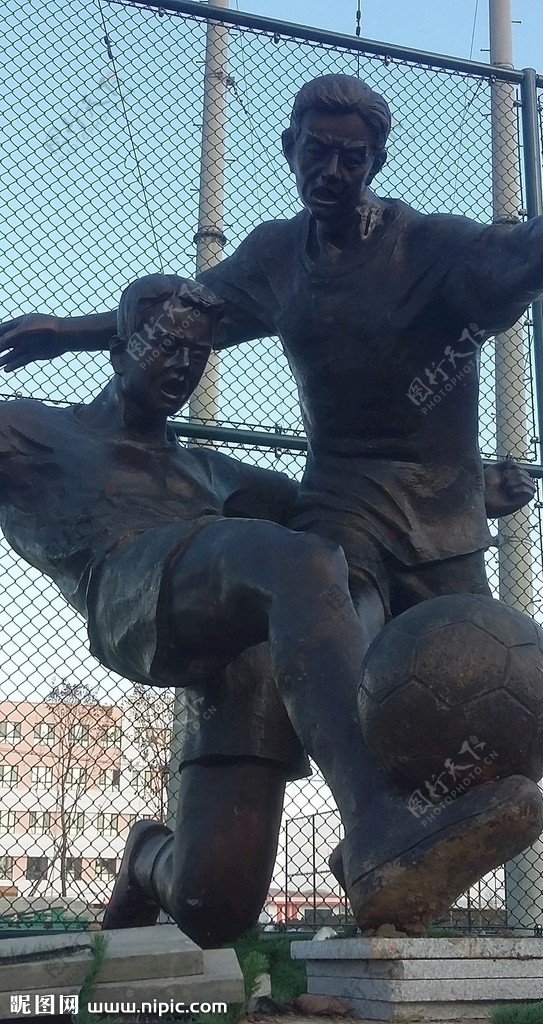 向阳运动休闲中心足球场雕塑
