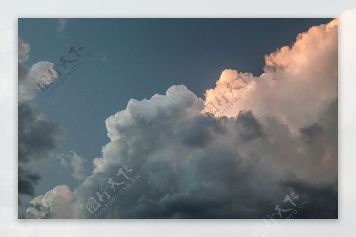 暴风雨天空