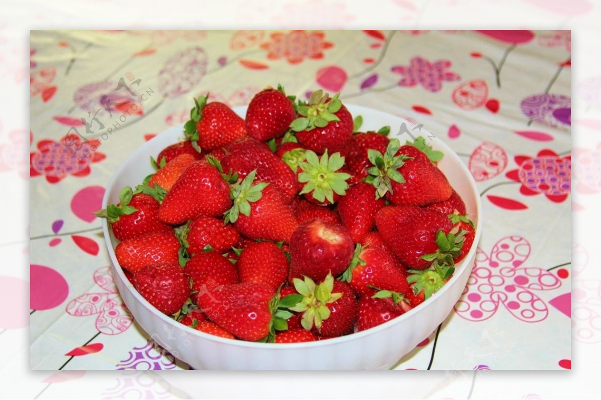 鲜红水果草莓