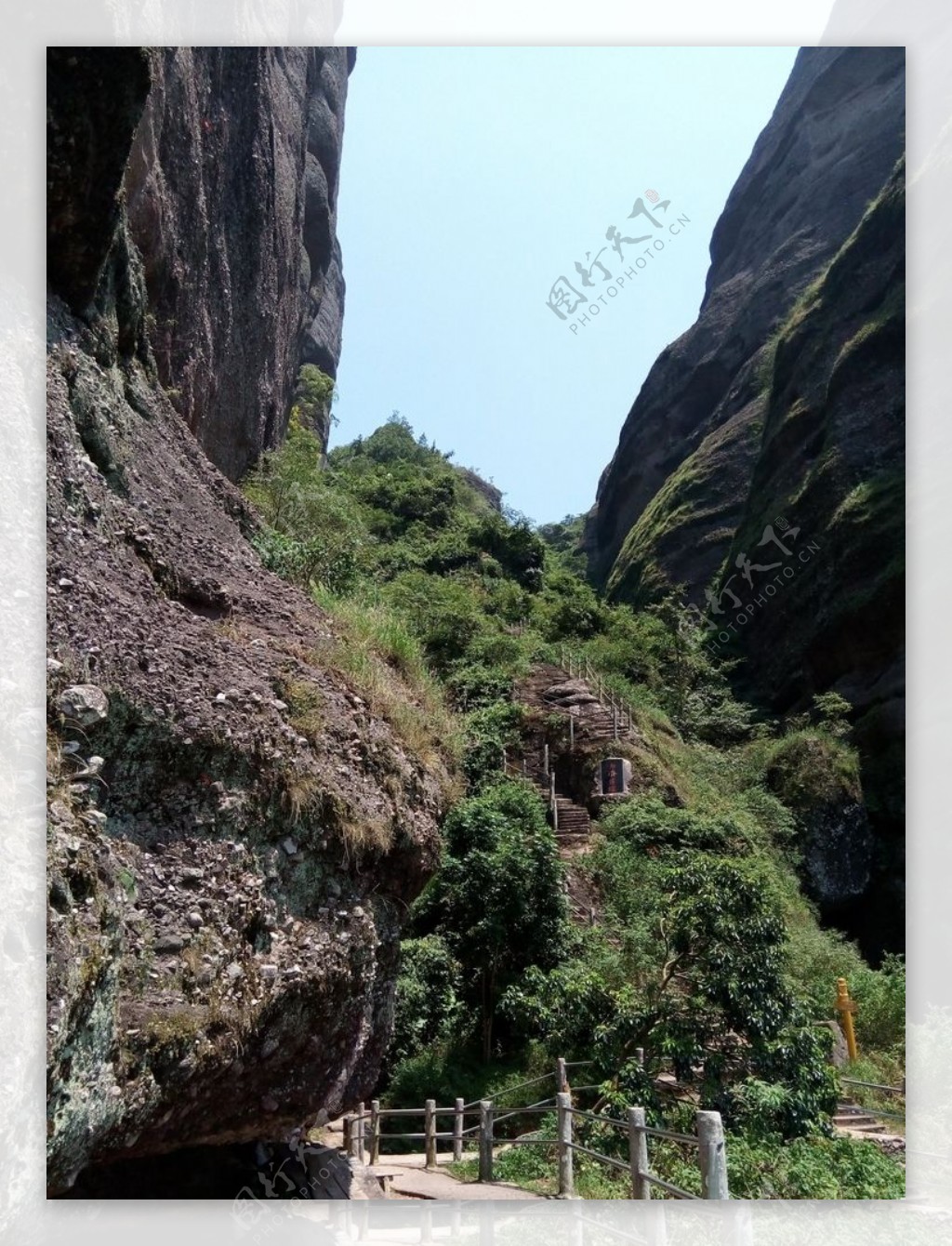 霍山上峡谷中登山路