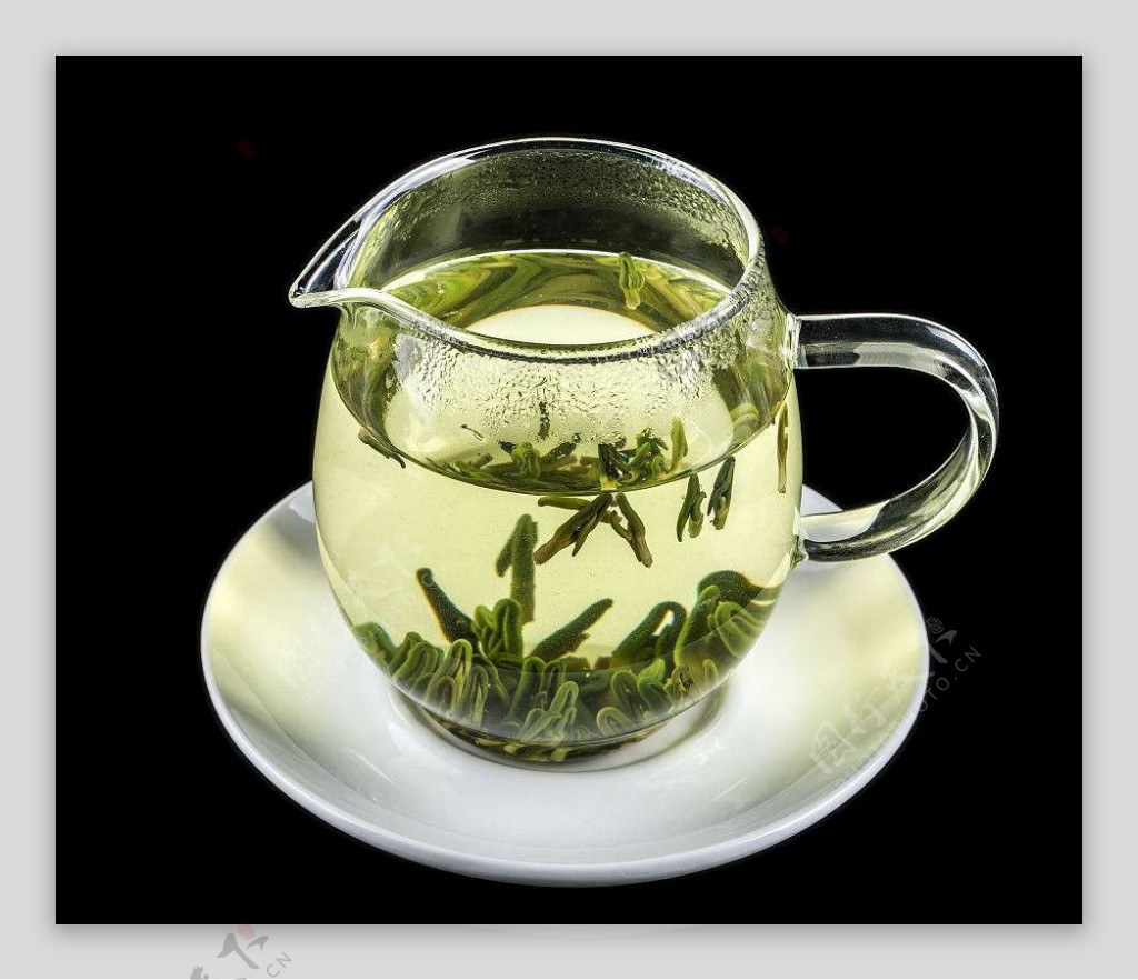 谷雨茶叶泡在茶杯中的元素素材