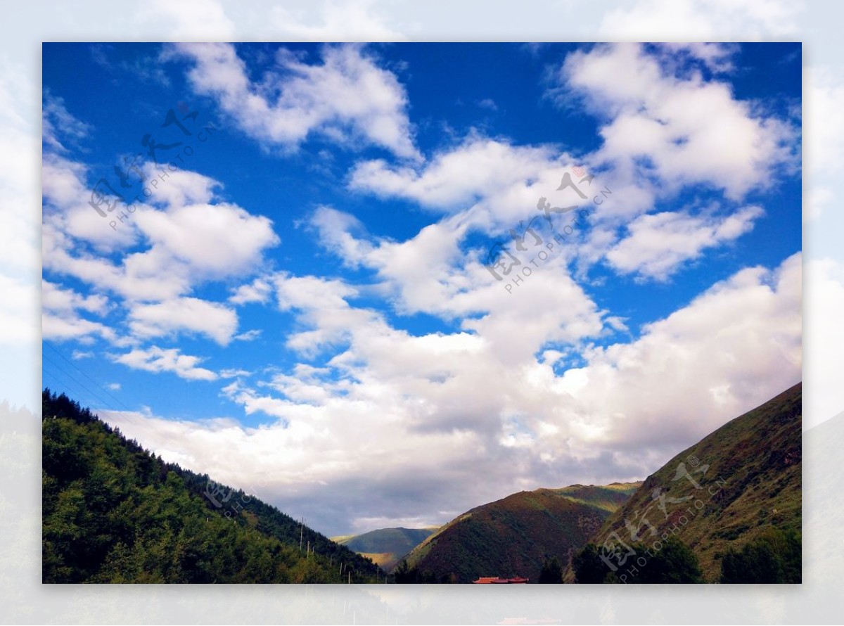 蓝天白云川西风光自然风景