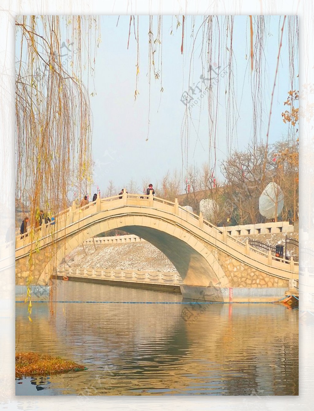 护城河拱桥美景