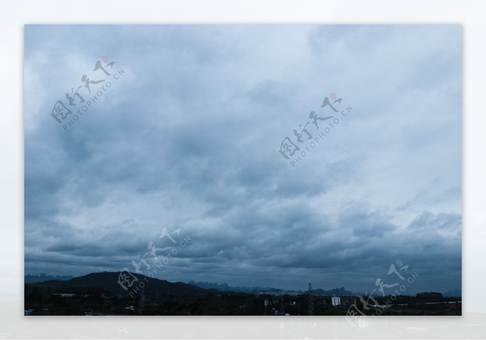 桂林乌云风景照片