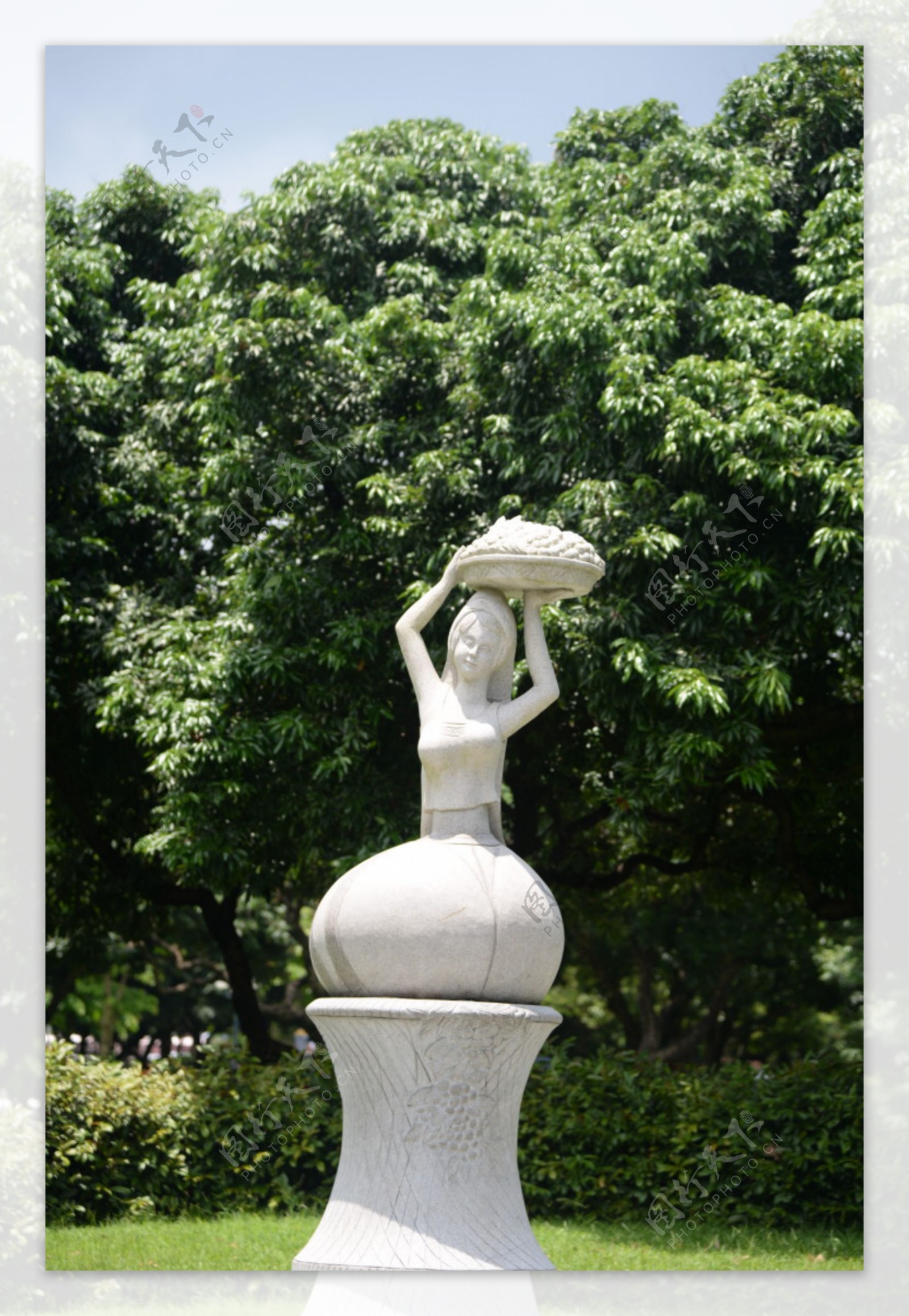 荔枝公园的一处女雕塑